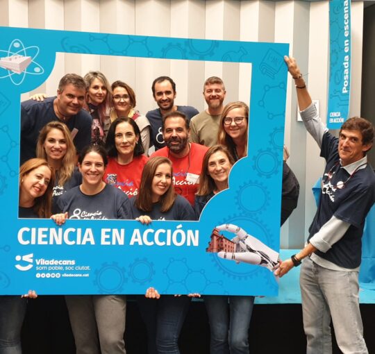 OCHO PROYECTOS DE DIVERCIENCIA SON PREMIADOS EN EL CONCURSO INTERNACIONAL CIENCIA EN ACCIÓN. NUESTRA COMPAÑERA PILAR OROZCO MEDALLA DE HONOR.